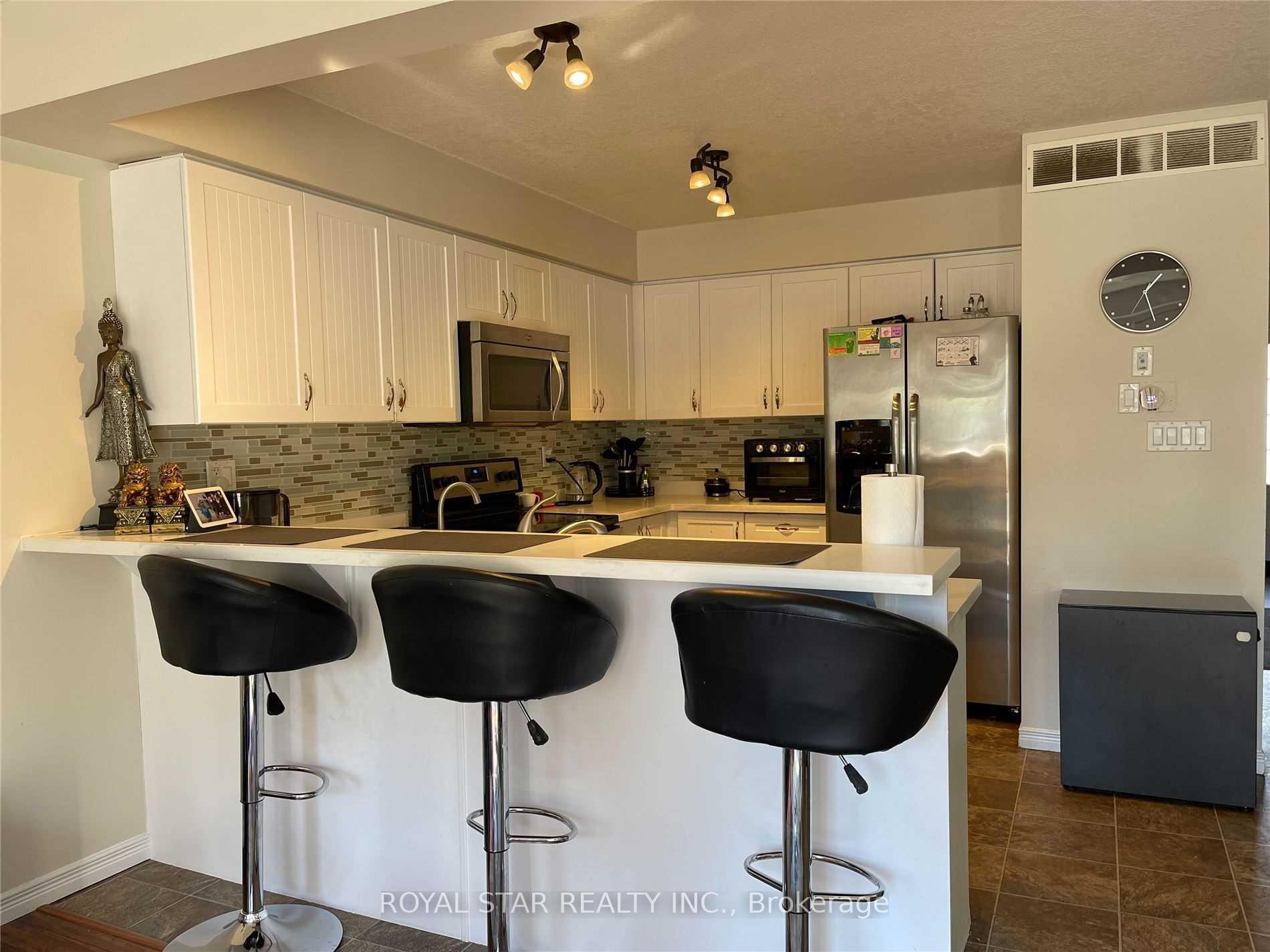 Photo 10 of Unit B8, 7 Upper Mercer Street, Kitchener, Grand River South — HOMEH
