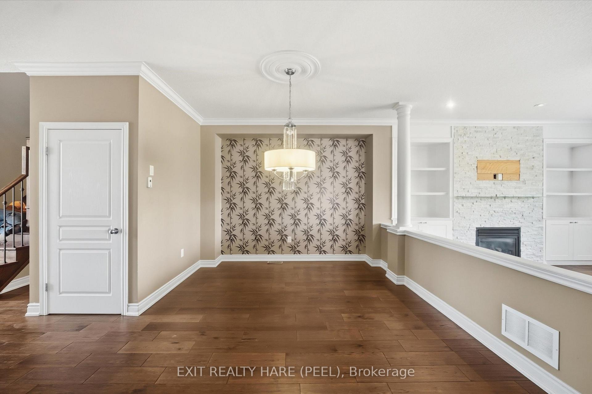 Photo 10 of 174 Irwin Avenue, Hamilton, Meadowlands — HOMEH