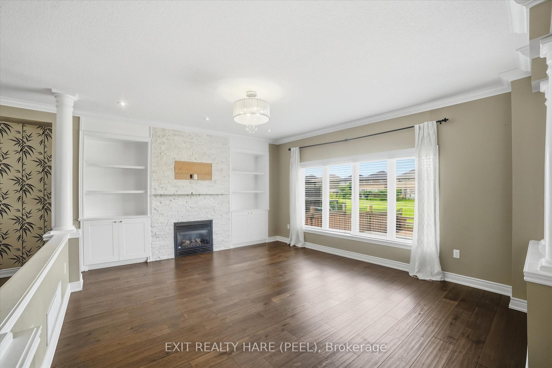 Photo 12 of 174 Irwin Avenue, Hamilton, Meadowlands — HOMEH