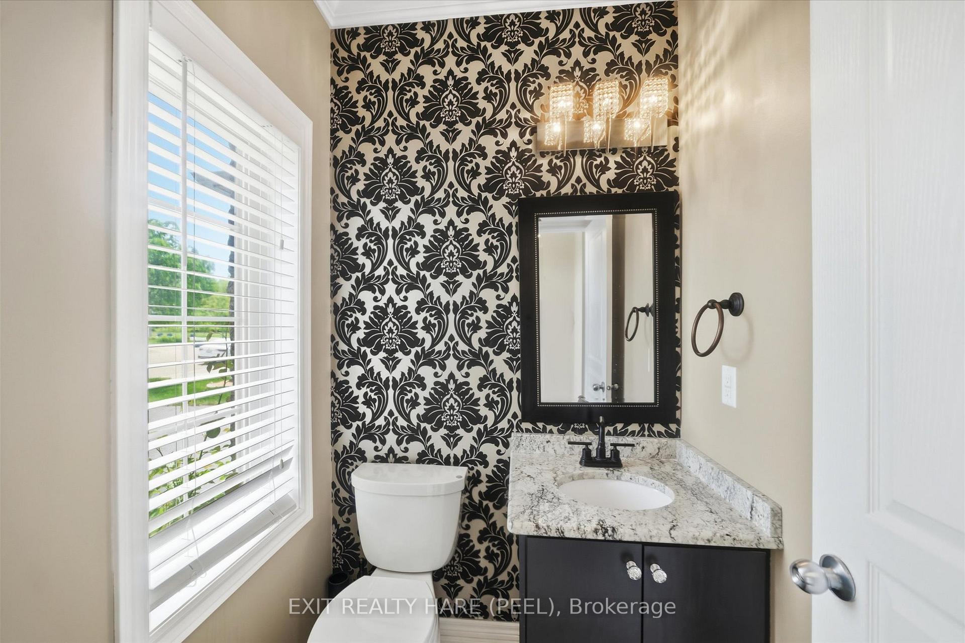 Photo 13 of 174 Irwin Avenue, Hamilton, Meadowlands — HOMEH