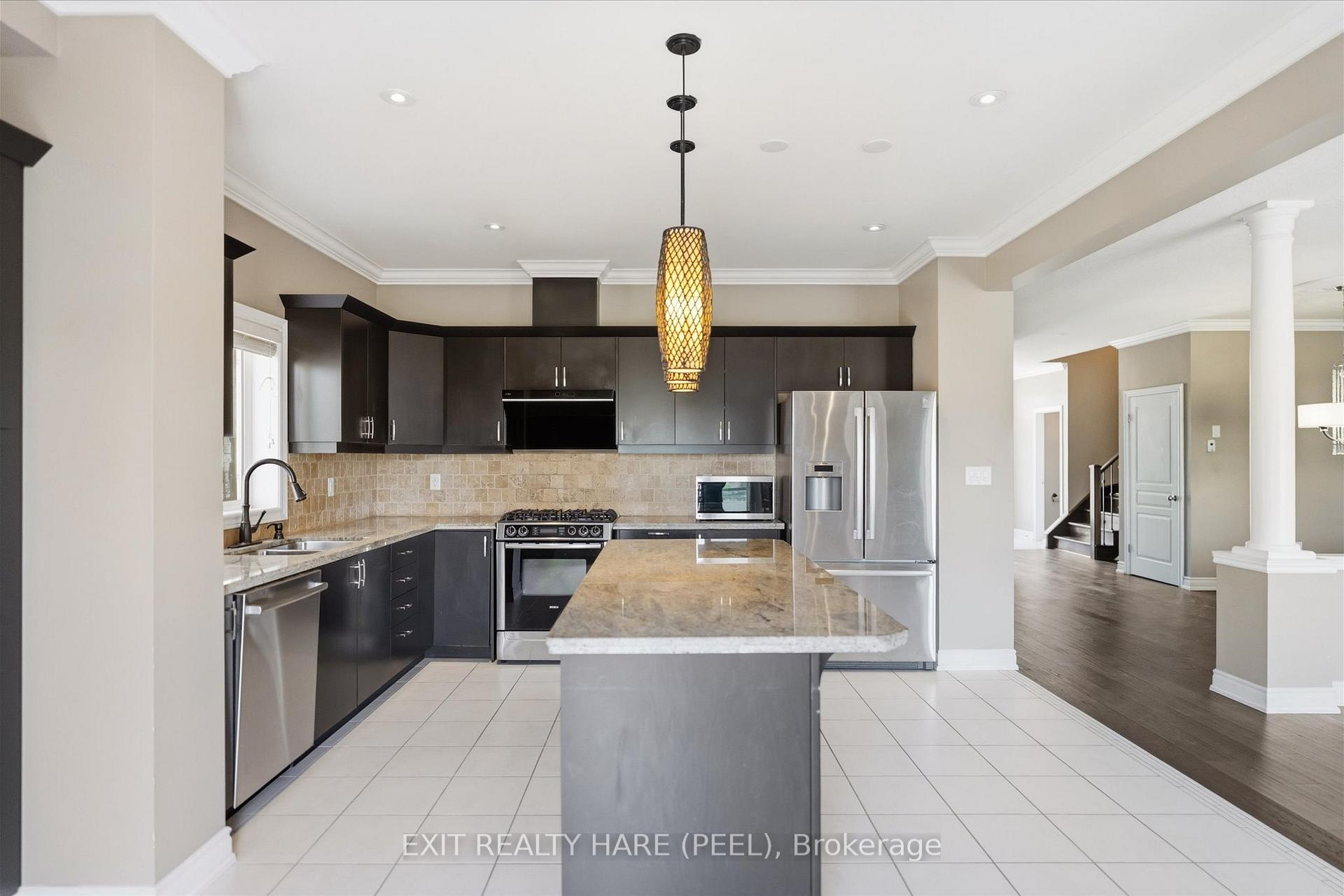 Photo 15 of 174 Irwin Avenue, Hamilton, Meadowlands — HOMEH