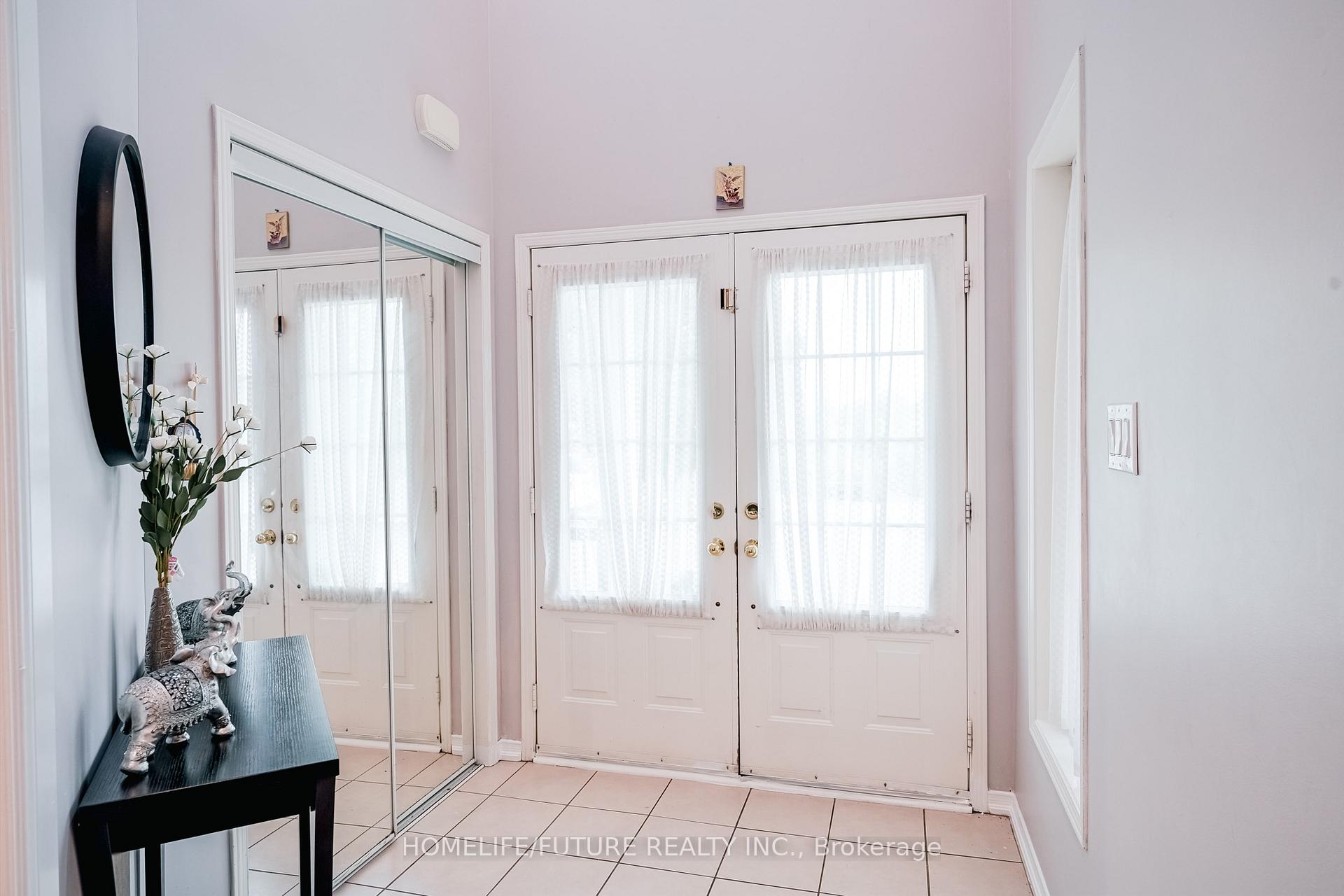 Photo 5 of 14 Mosely Crescent, Ajax, Northeast Ajax — HOMEH