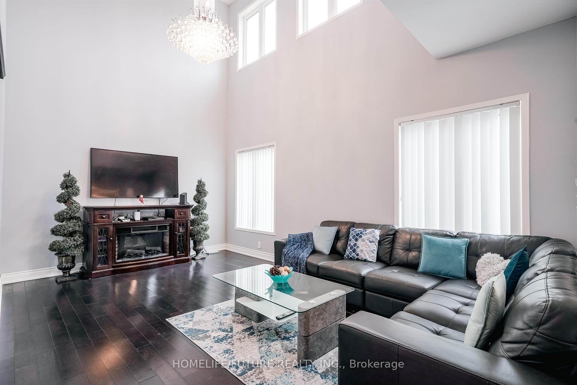 Photo 7 of 14 Mosely Crescent, Ajax, Northeast Ajax — HOMEH