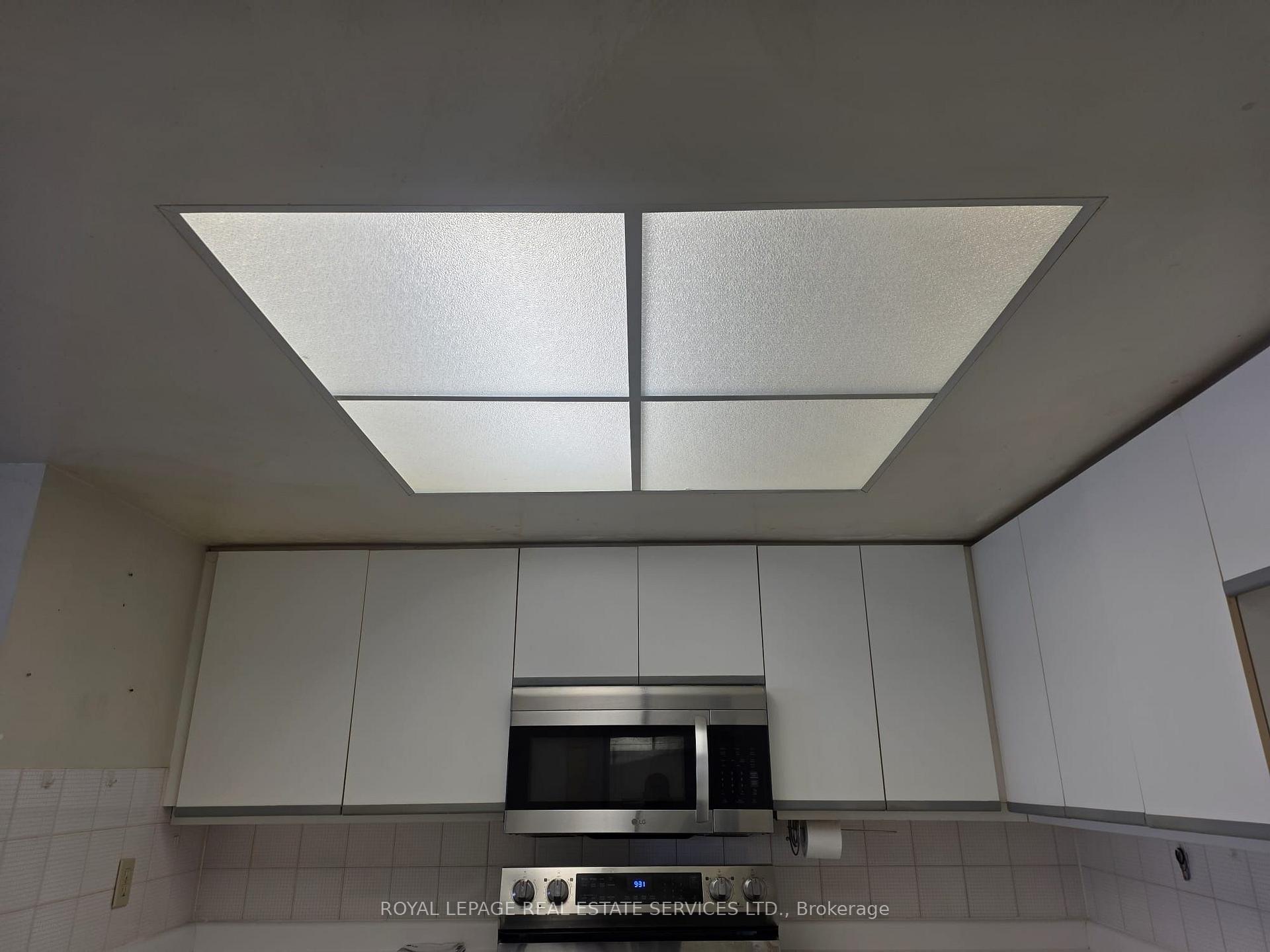 Photo 2 of Unit 708, 335 Webb Drive, Mississauga, City Centre — HOMEH