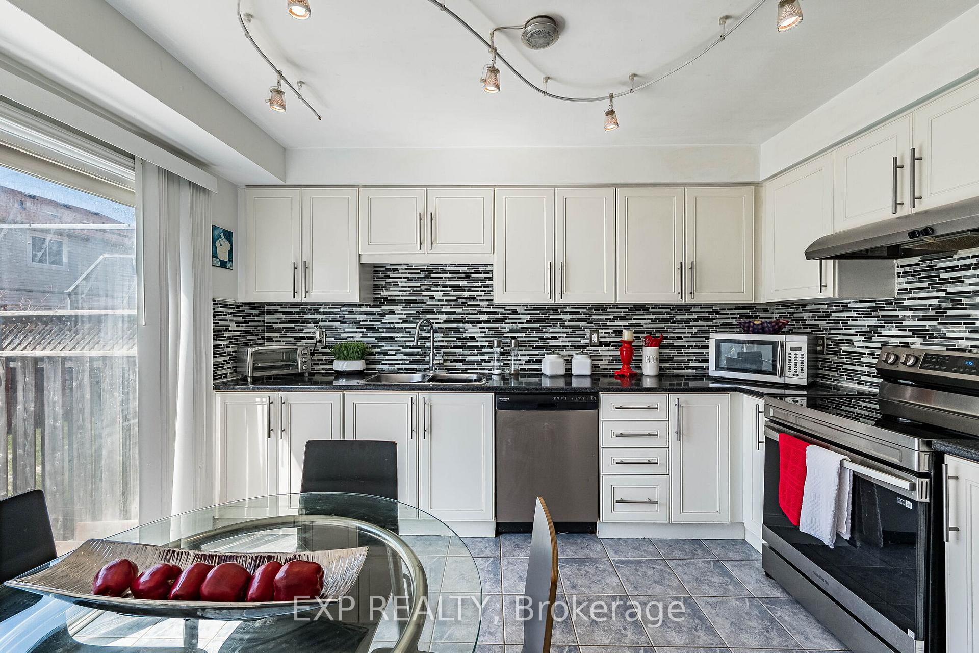 Photo 13 of 53 Sweetwood Circle, Brampton, Fletcher's Meadow — HOMEH