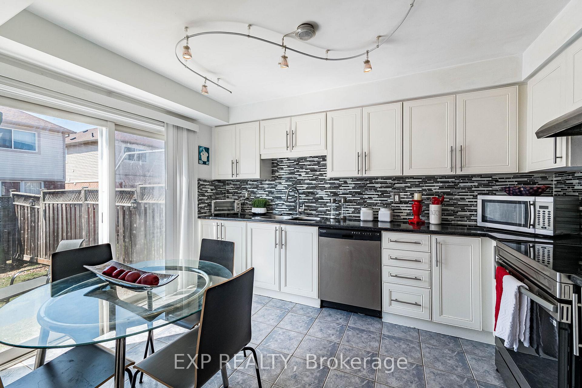 Photo 14 of 53 Sweetwood Circle, Brampton, Fletcher's Meadow — HOMEH