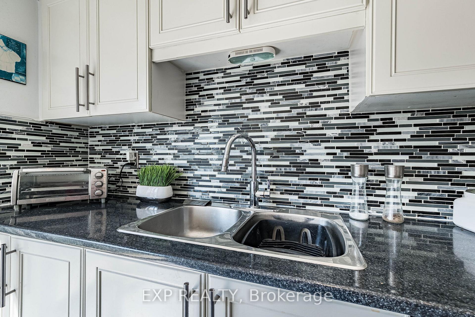 Photo 15 of 53 Sweetwood Circle, Brampton, Fletcher's Meadow — HOMEH