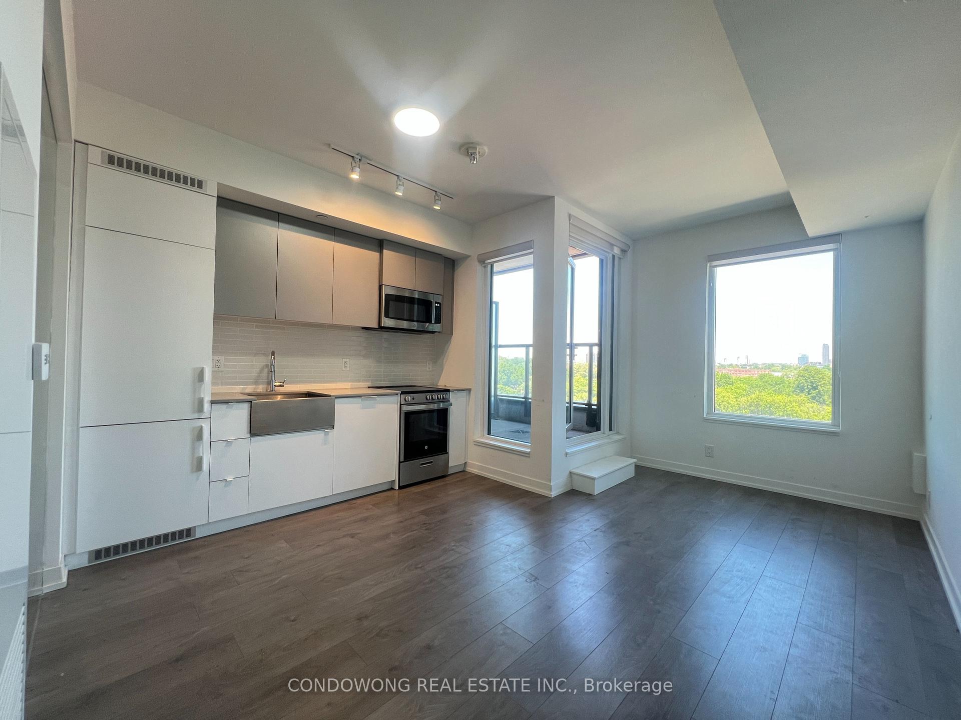 Front of Unit 619, 270 Dufferin Street