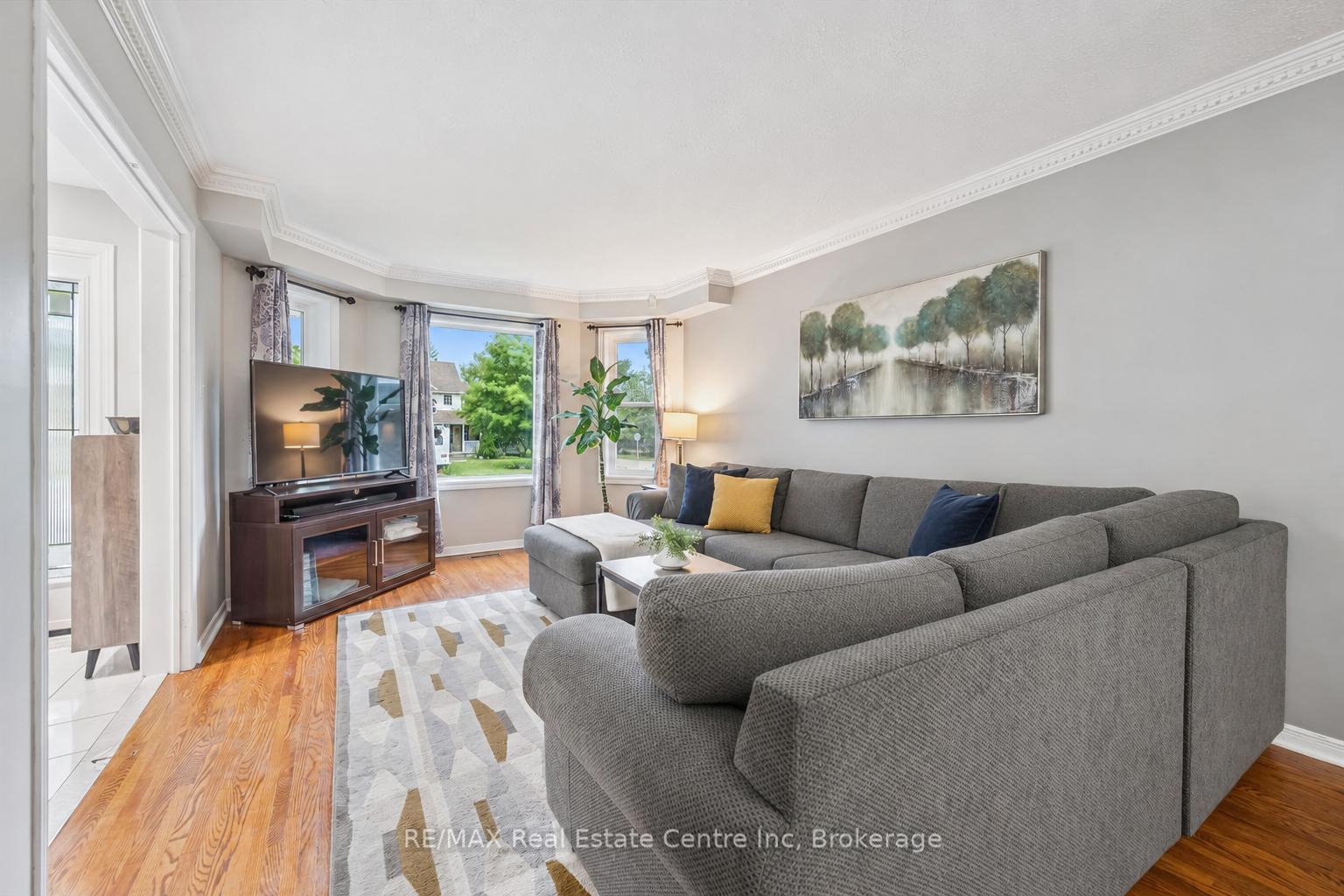 Photo 3 of 339 Daniel Crescent, Centre Wellington, Elora/Salem — HOMEH