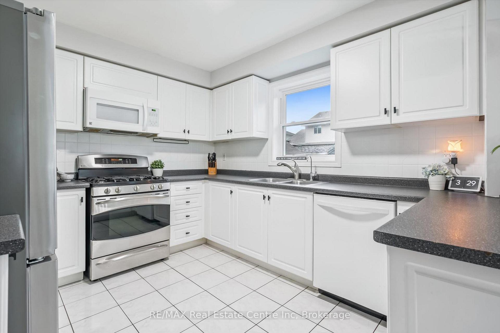 Photo 7 of 339 Daniel Crescent, Centre Wellington, Elora/Salem — HOMEH