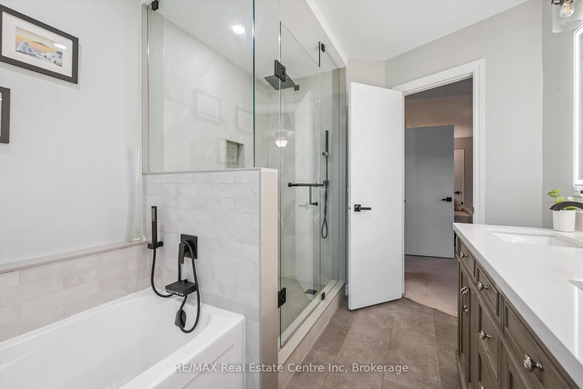 Photo 16 of 339 Daniel Crescent, Centre Wellington, Elora/Salem — HOMEH