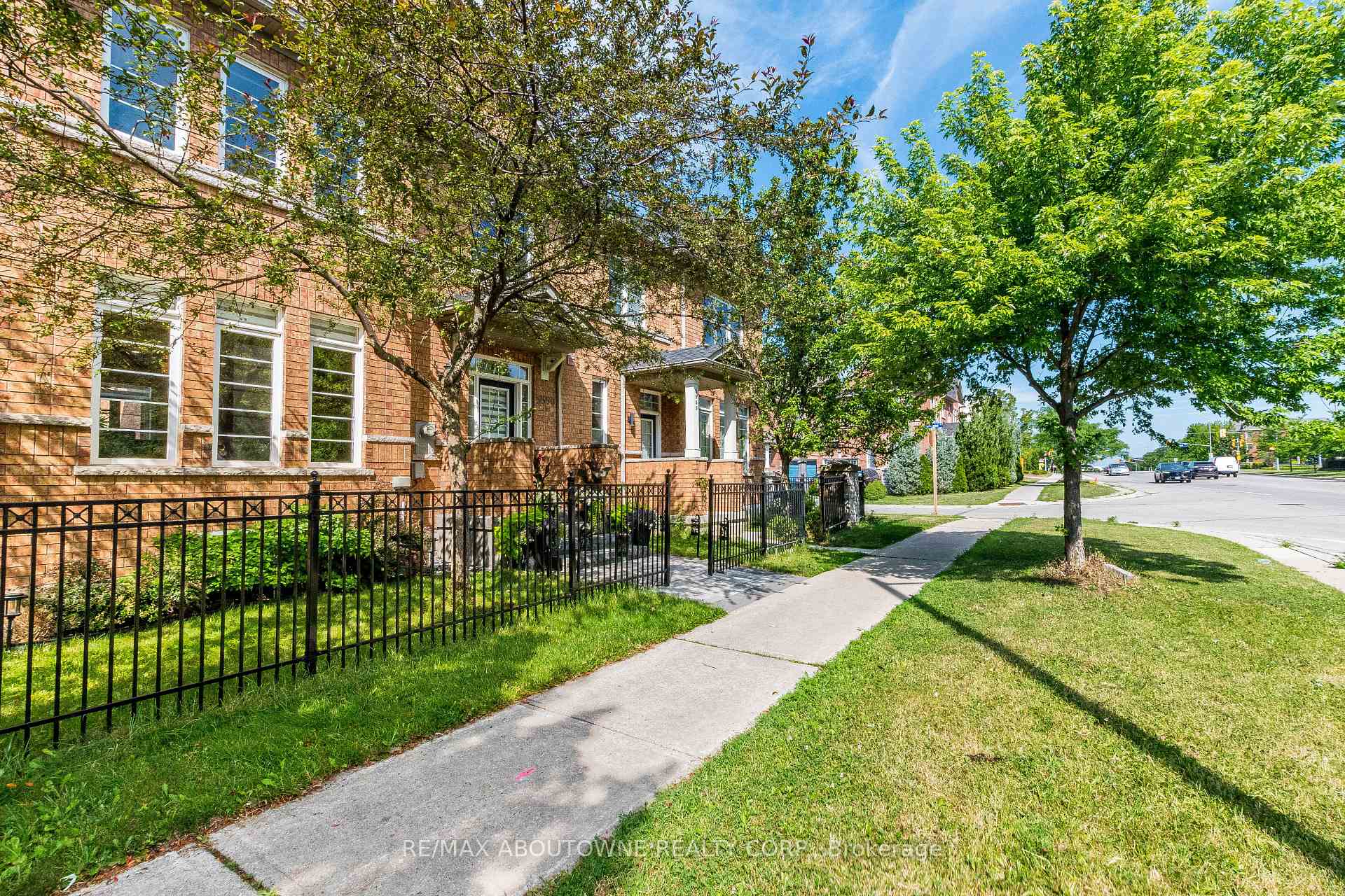 Photo 4 of 5550 Tenth Line W, Mississauga, Churchill Meadows — HOMEH