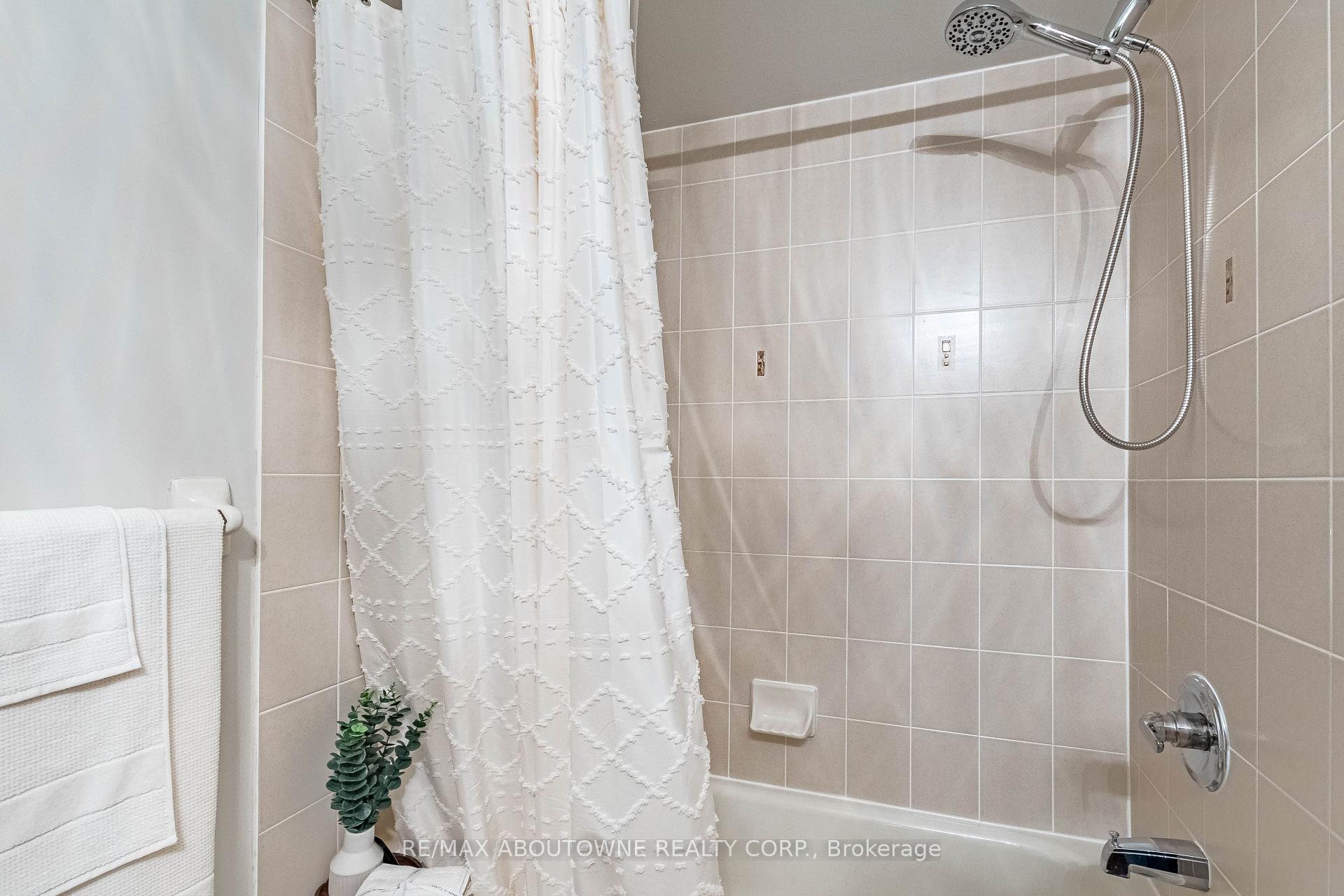 Photo 35 of 5550 Tenth Line W, Mississauga, Churchill Meadows — HOMEH