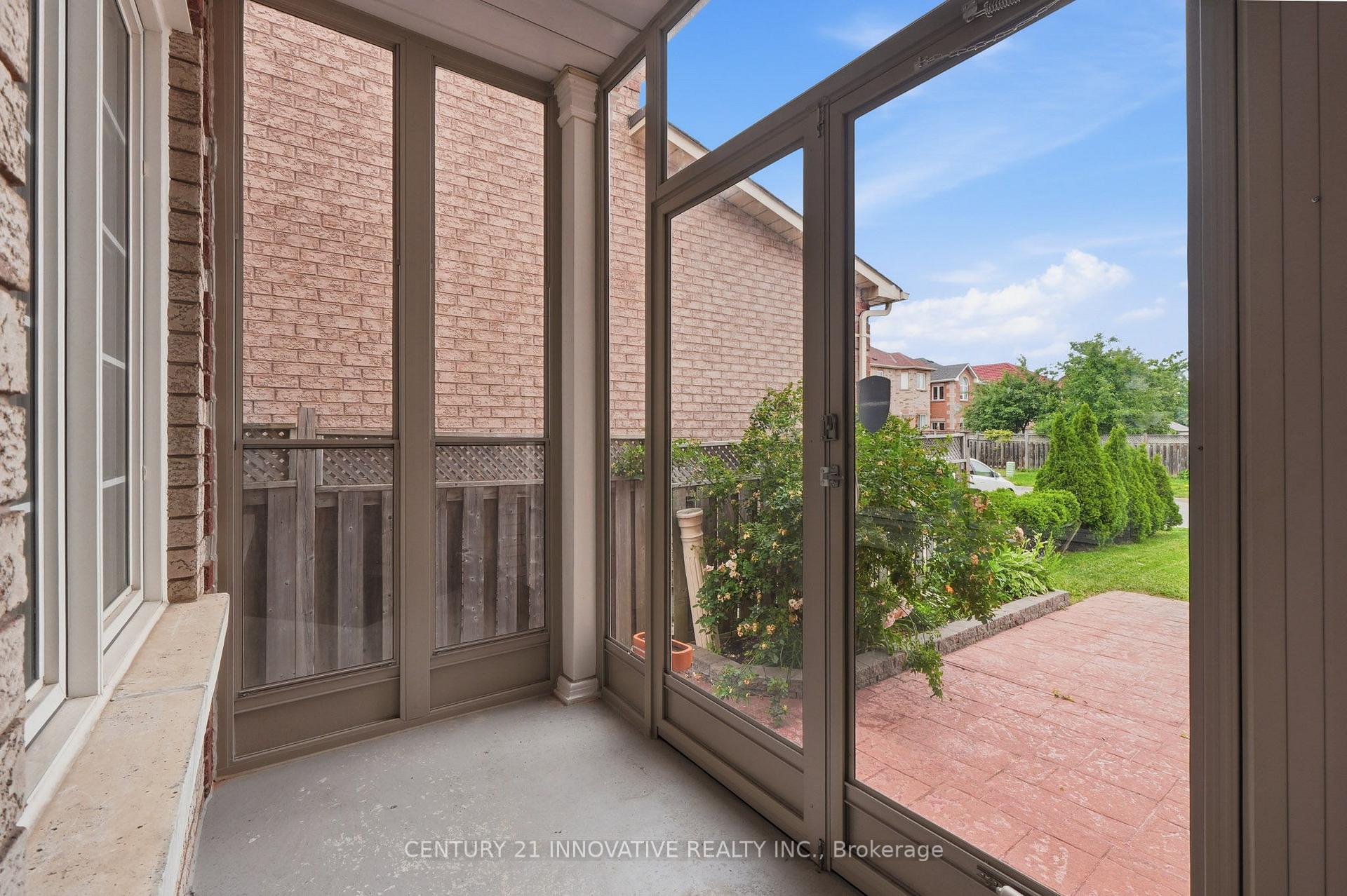 Photo 3 of 57 Avenida Street NE, Markham, Middlefield — HOMEH