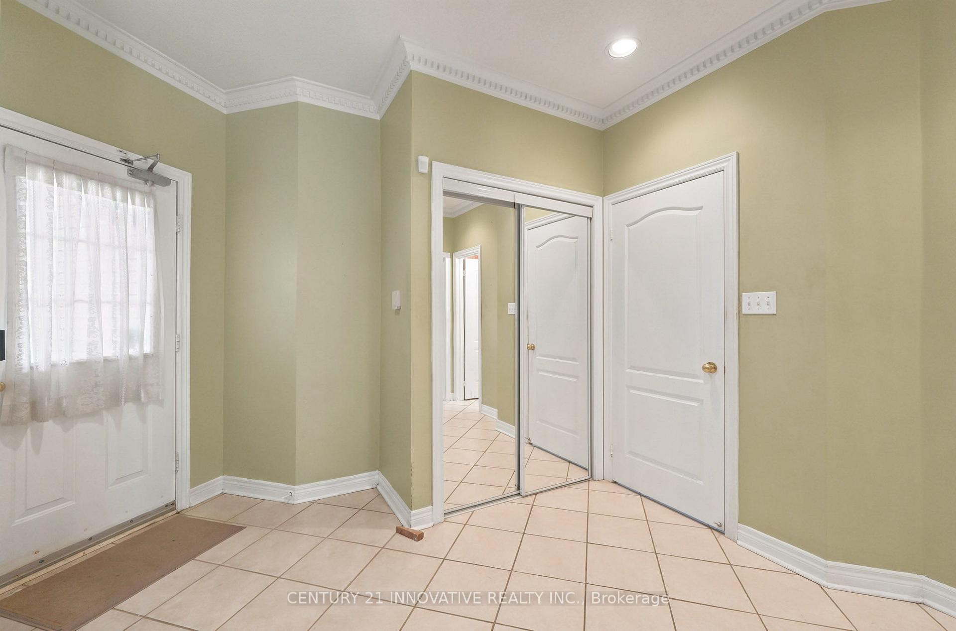 Photo 5 of 57 Avenida Street NE, Markham, Middlefield — HOMEH