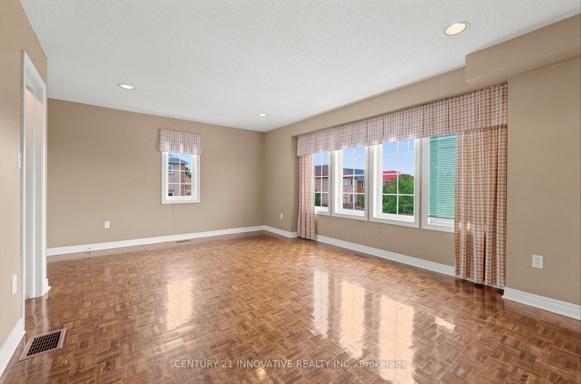 Photo 37 of 57 Avenida Street NE, Markham, Middlefield — HOMEH
