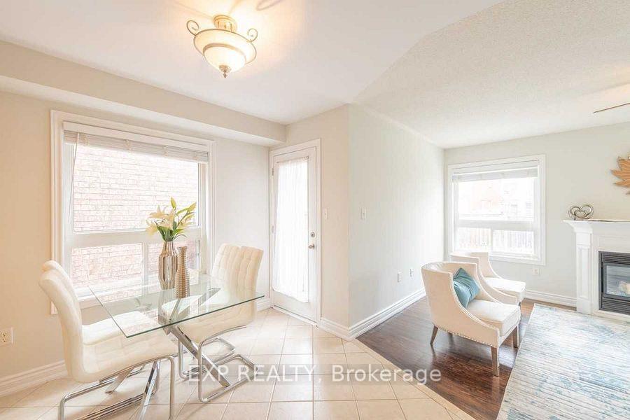 Photo 9 of 8 Rampart Crescent, Whitby, Williamsburg — HOMEH