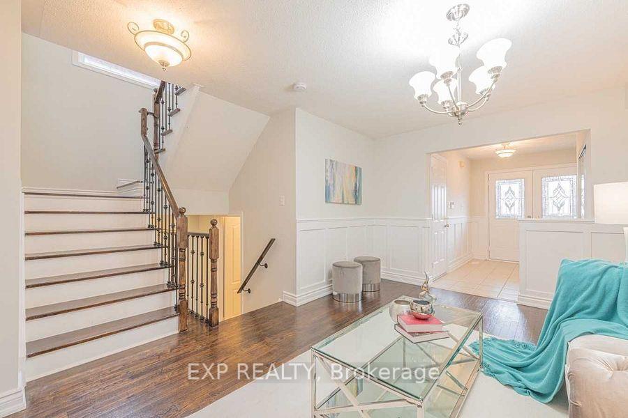 Photo 10 of 8 Rampart Crescent, Whitby, Williamsburg — HOMEH
