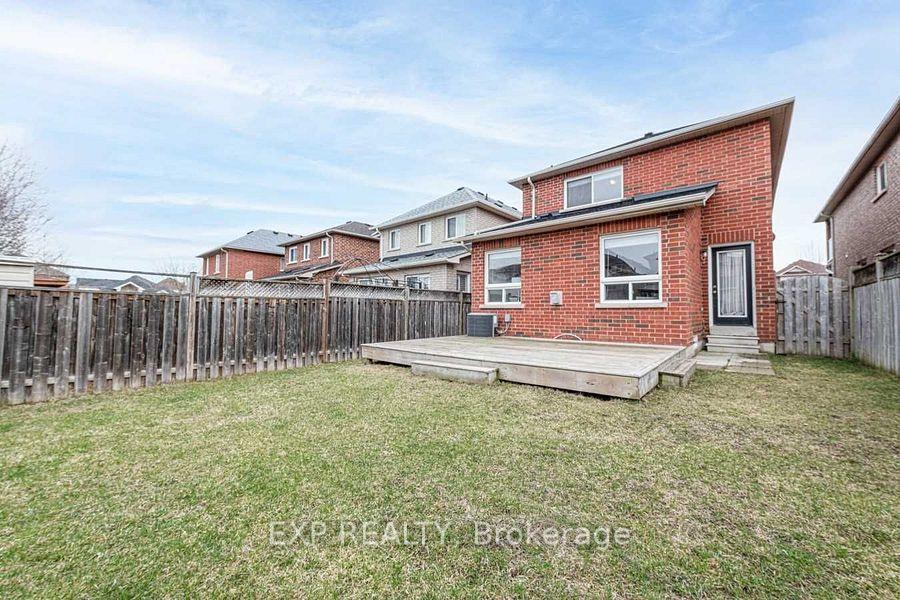 Photo 27 of 8 Rampart Crescent, Whitby, Williamsburg — HOMEH