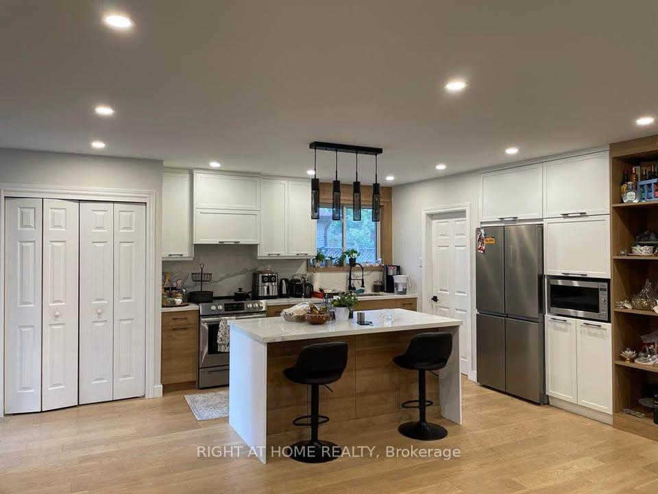 Photo 2 of 39 Devins Drive, Aurora, Aurora Heights — HOMEH