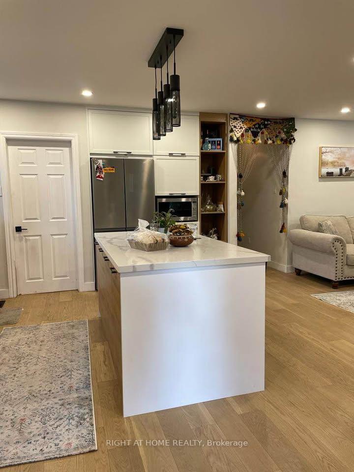 Photo 3 of 39 Devins Drive, Aurora, Aurora Heights — HOMEH