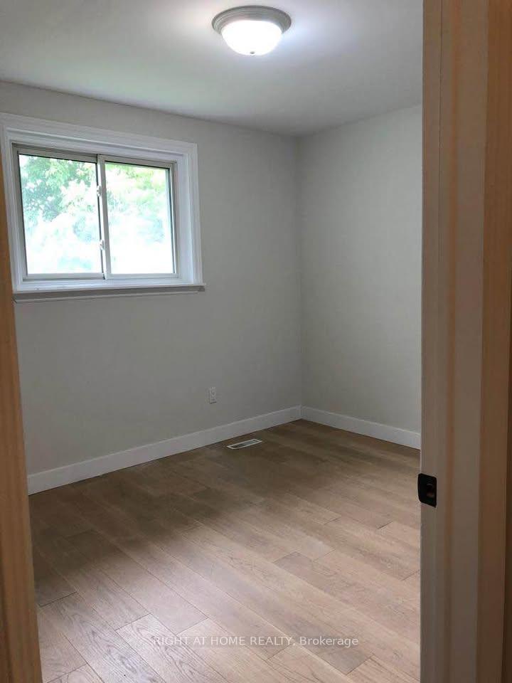 Photo 9 of 39 Devins Drive, Aurora, Aurora Heights — HOMEH