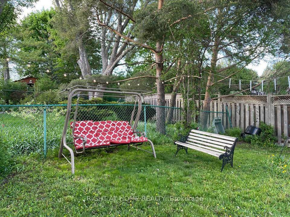 Photo 14 of 39 Devins Drive, Aurora, Aurora Heights — HOMEH