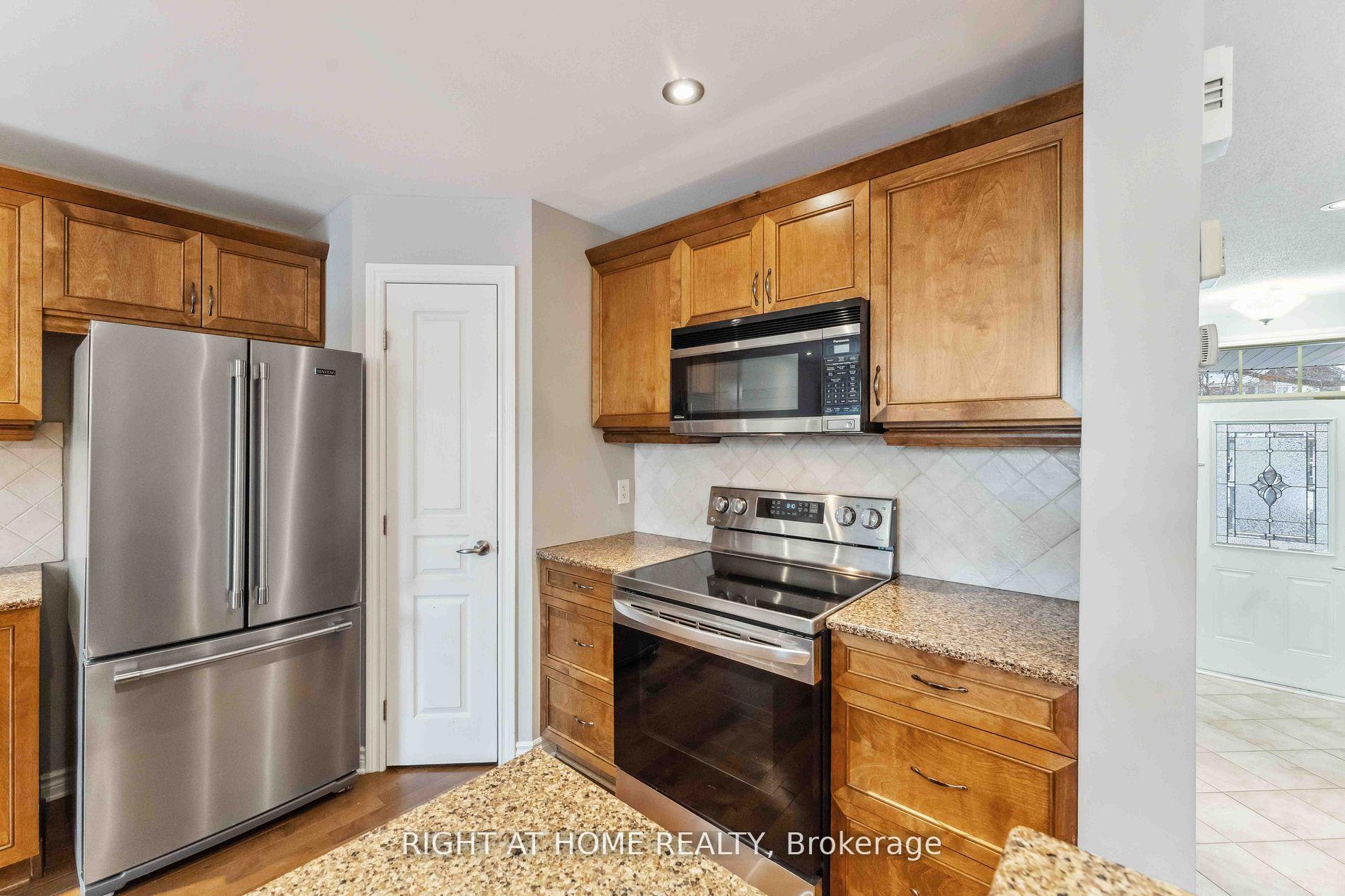 Photo 5 of 130 Tandalee Crescent, Ottawa, Kanata - Bridlewood — HOMEH