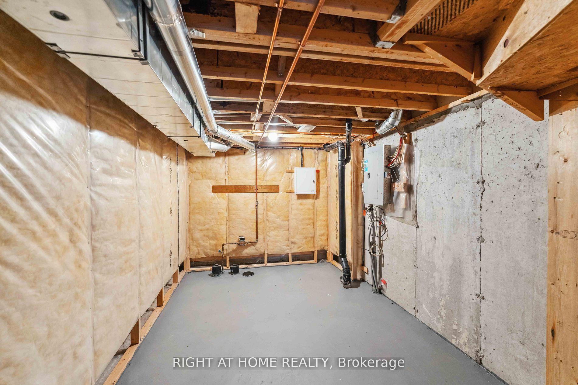 Photo 23 of 130 Tandalee Crescent, Ottawa, Kanata - Bridlewood — HOMEH