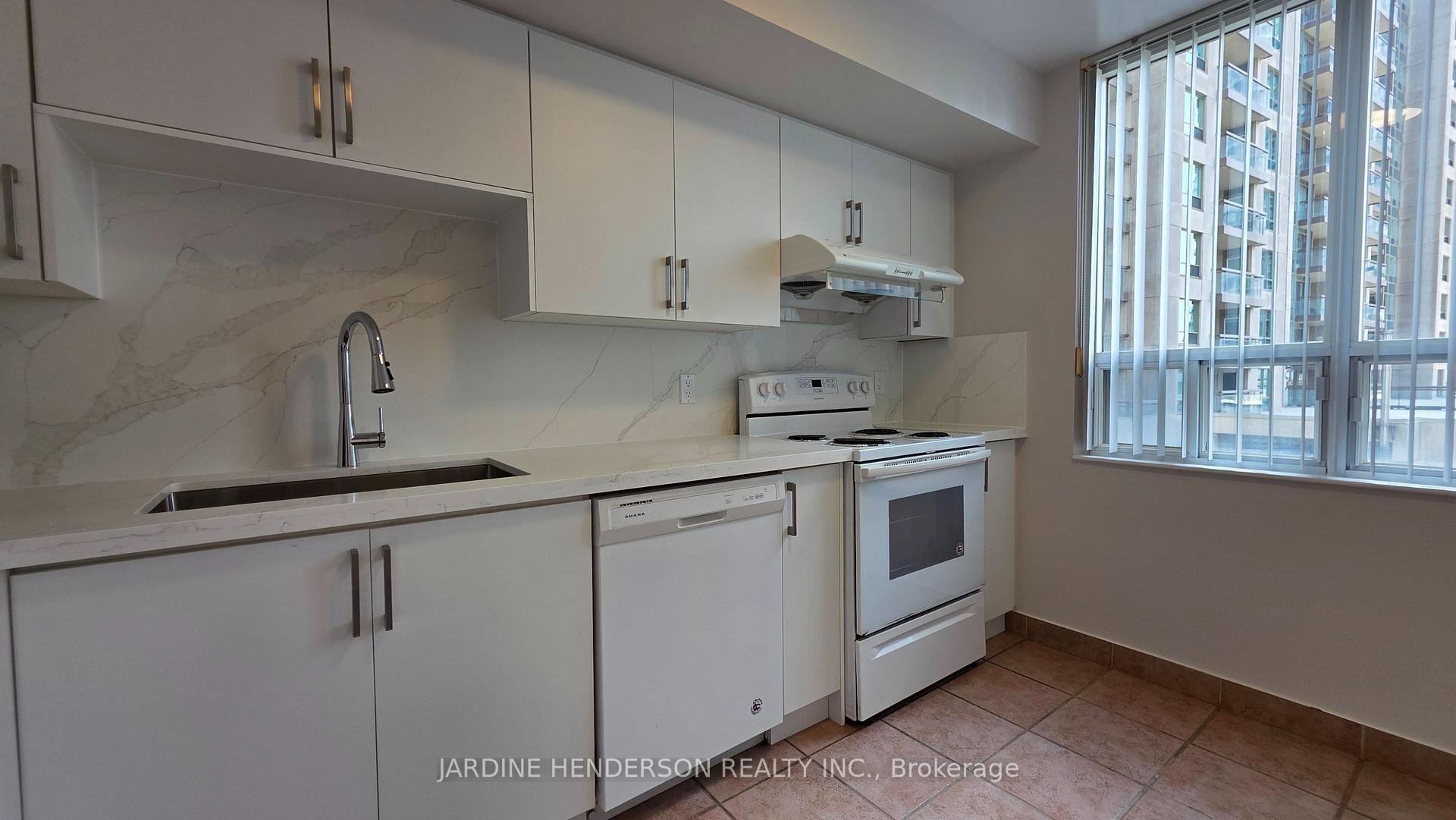 Photo 13 of 256 Doris Avenue, North York, Willowdale East — HOMEH