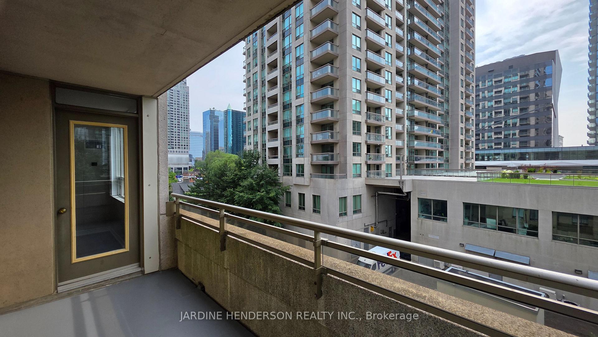 Photo 23 of 256 Doris Avenue, North York, Willowdale East — HOMEH