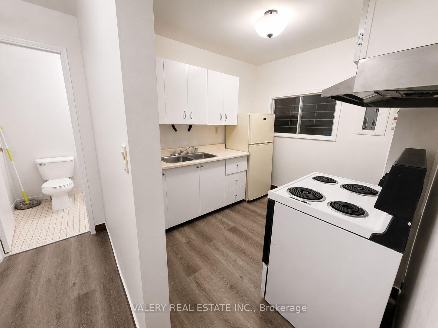 Photo 3 of 1099 Henry Ford Centre Dr, Windsor, South Walkerville — HOMEH