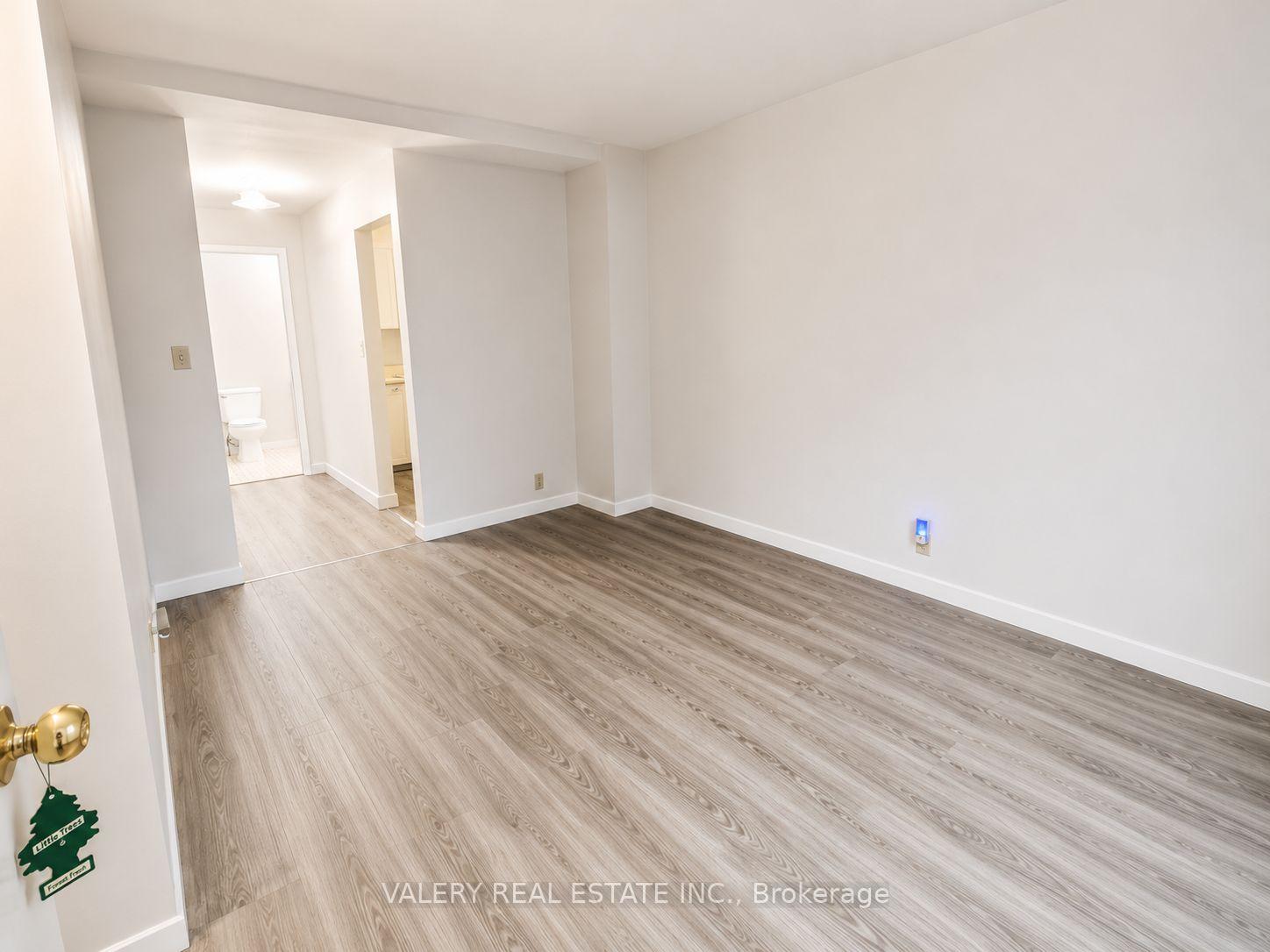 Photo 14 of 1099 Henry Ford Centre Dr, Windsor, South Walkerville — HOMEH