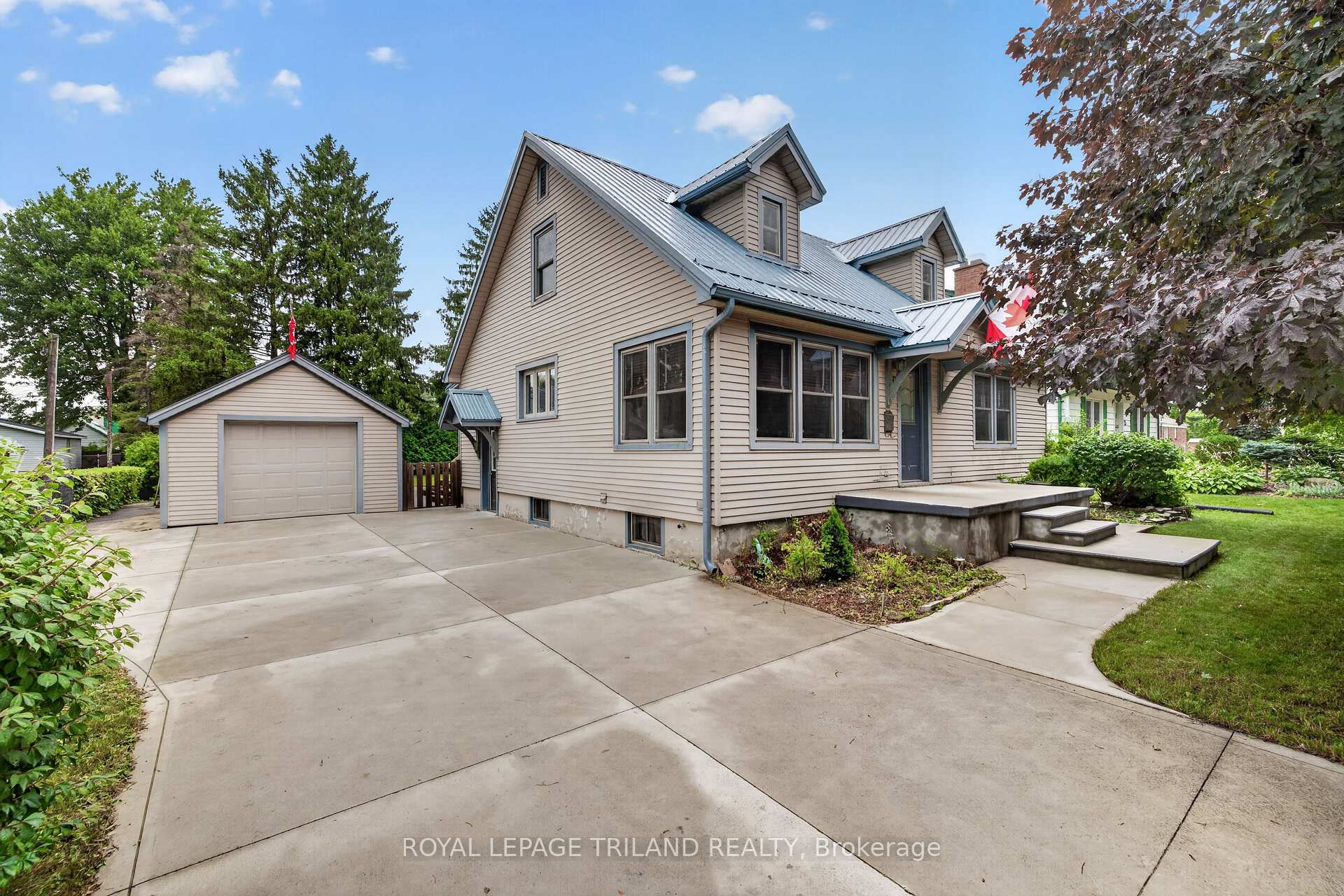 Photo 1 of 11 Maple Street E, Aylmer — HOMEH