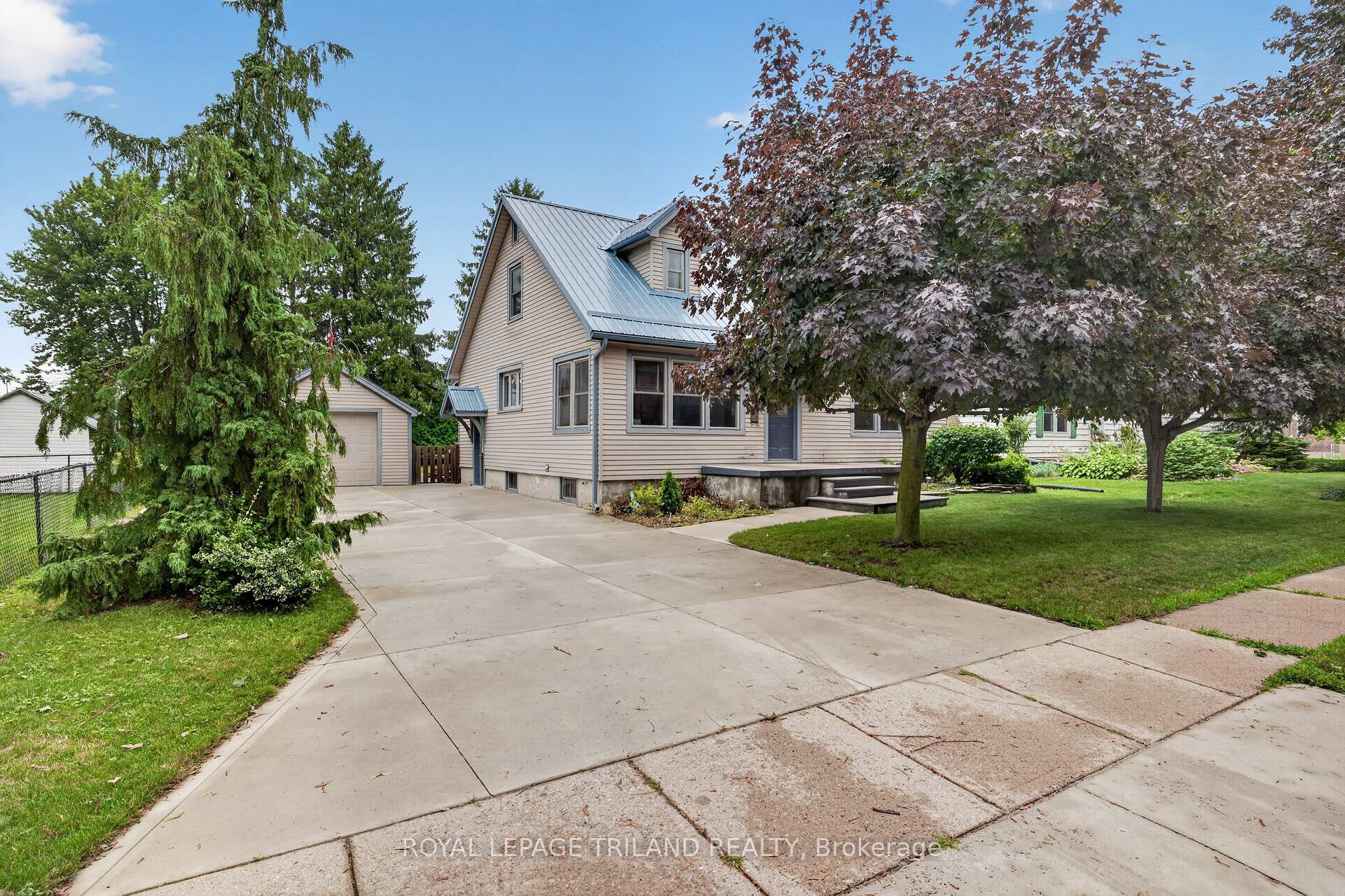 Photo 5 of 11 Maple Street E, Aylmer — HOMEH