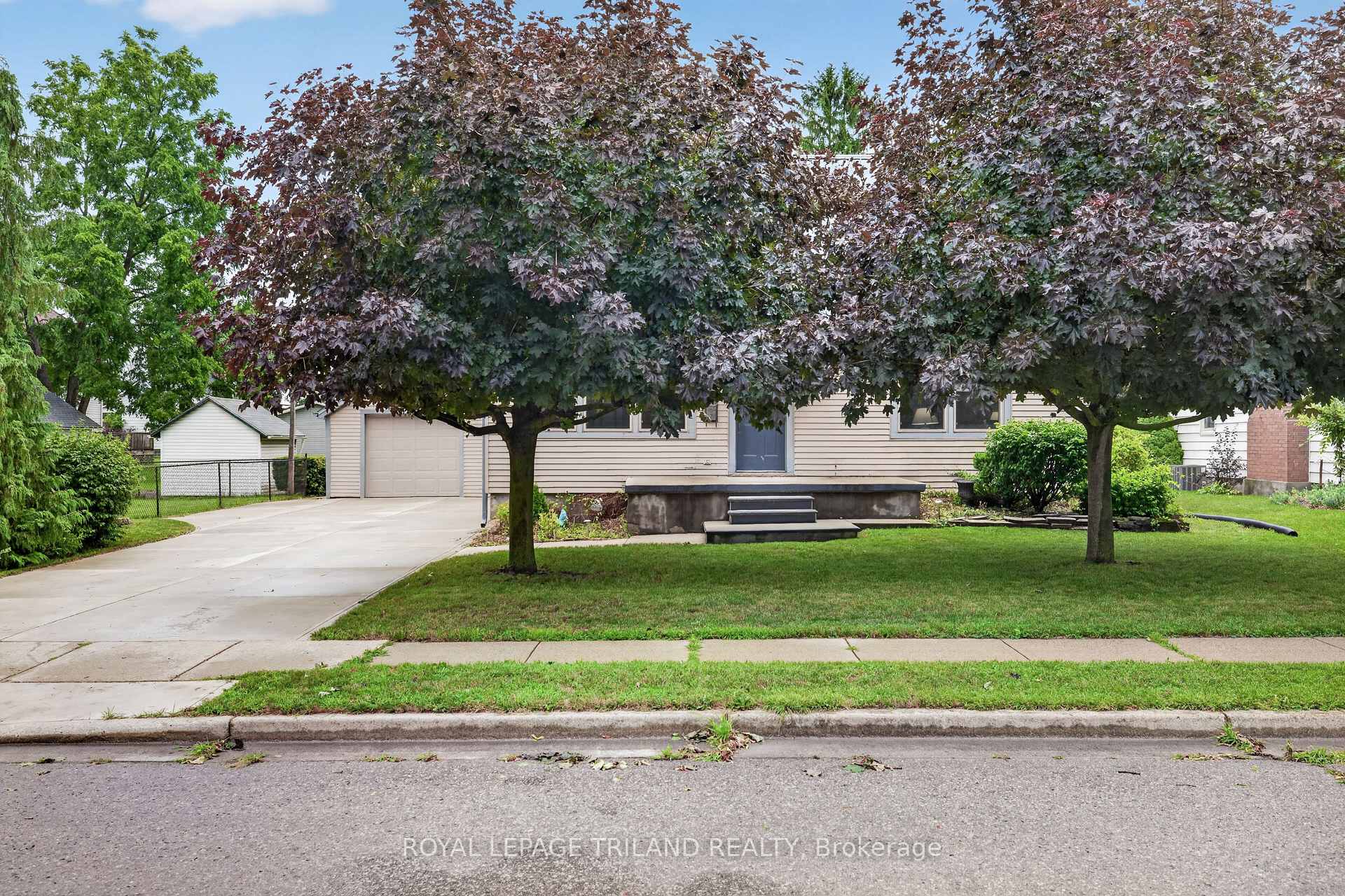 Photo 6 of 11 Maple Street E, Aylmer — HOMEH
