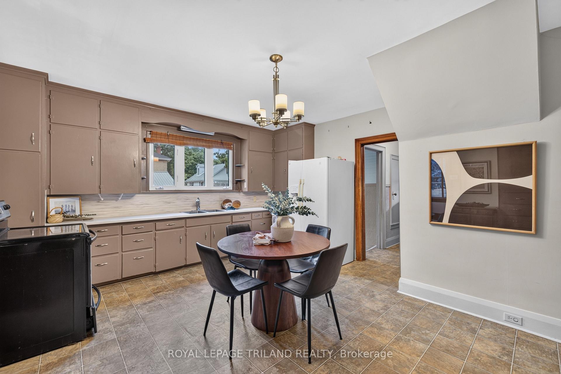 Photo 13 of 11 Maple Street E, Aylmer — HOMEH