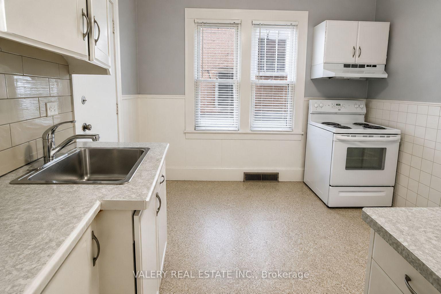 Photo 3 of Unit 2, 1264 Elsmere Ave, Windsor — HOMEH