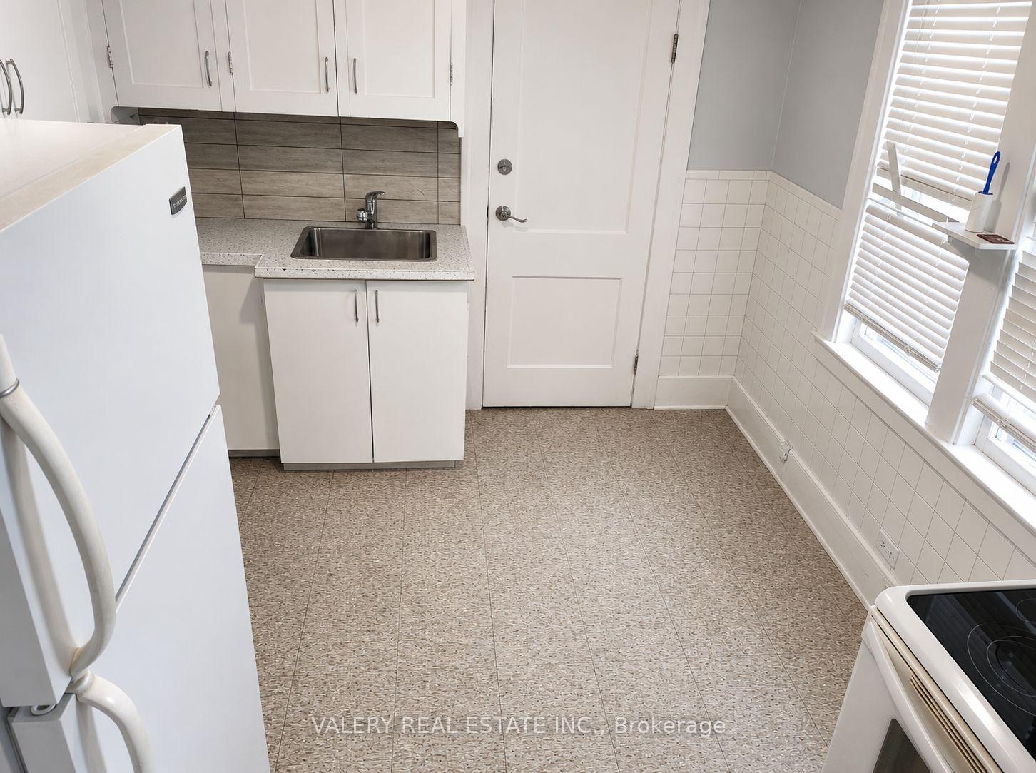 Photo 4 of Unit 2, 1264 Elsmere Ave, Windsor — HOMEH