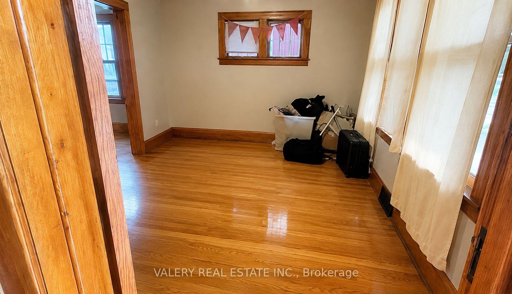 Photo 7 of Unit 2, 1264 Elsmere Ave, Windsor — HOMEH