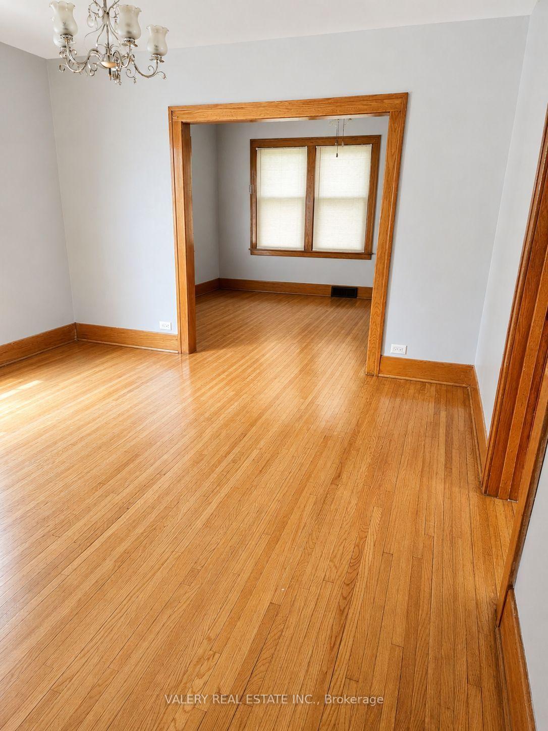 Photo 8 of Unit 2, 1264 Elsmere Ave, Windsor — HOMEH