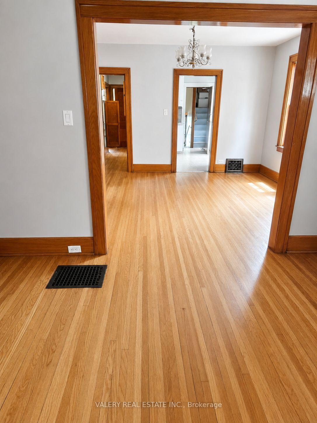Photo 9 of Unit 2, 1264 Elsmere Ave, Windsor — HOMEH