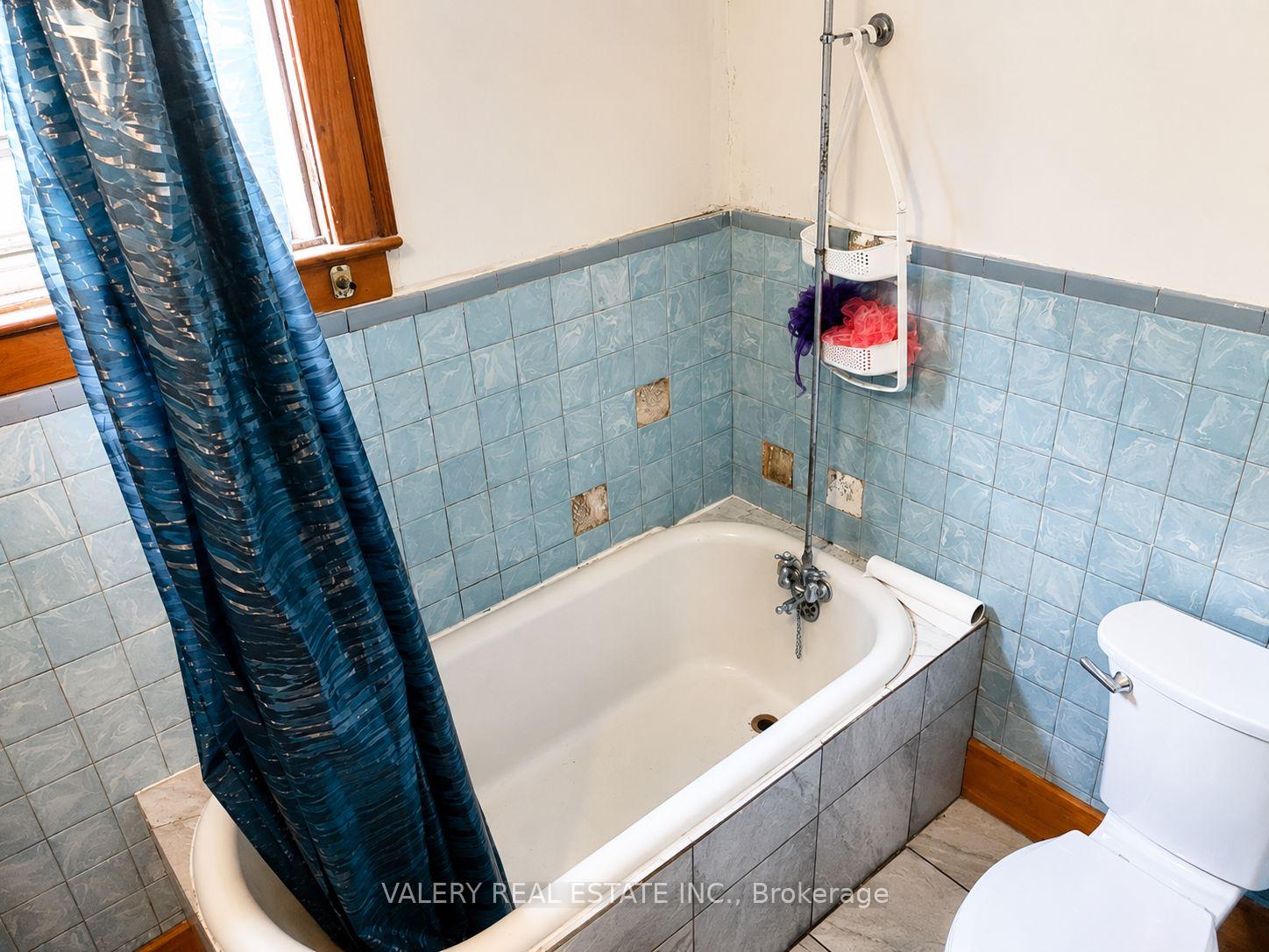 Photo 10 of Unit 2, 1264 Elsmere Ave, Windsor — HOMEH