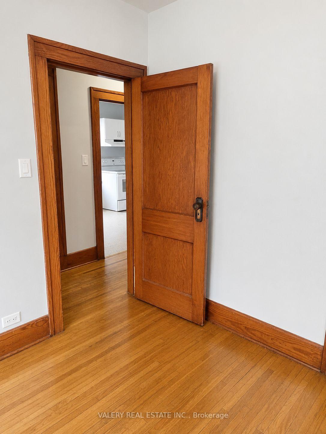 Photo 12 of Unit 2, 1264 Elsmere Ave, Windsor — HOMEH