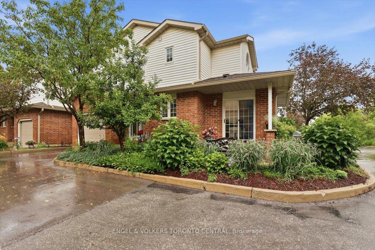 Photo 3 of Unit 16, 229 Baker Street, Waterloo, Westvale — HOMEH