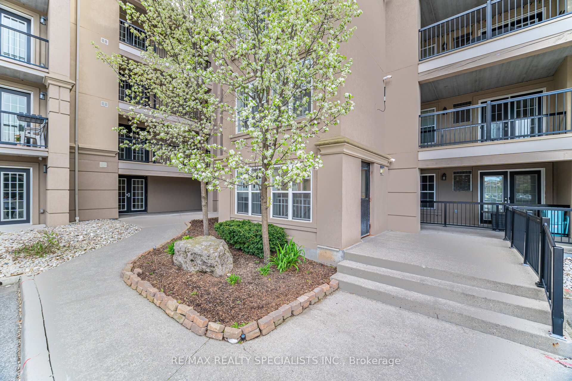Photo 4 of Unit 412, 1350 Main Street E, Milton, Dempsey — HOMEH