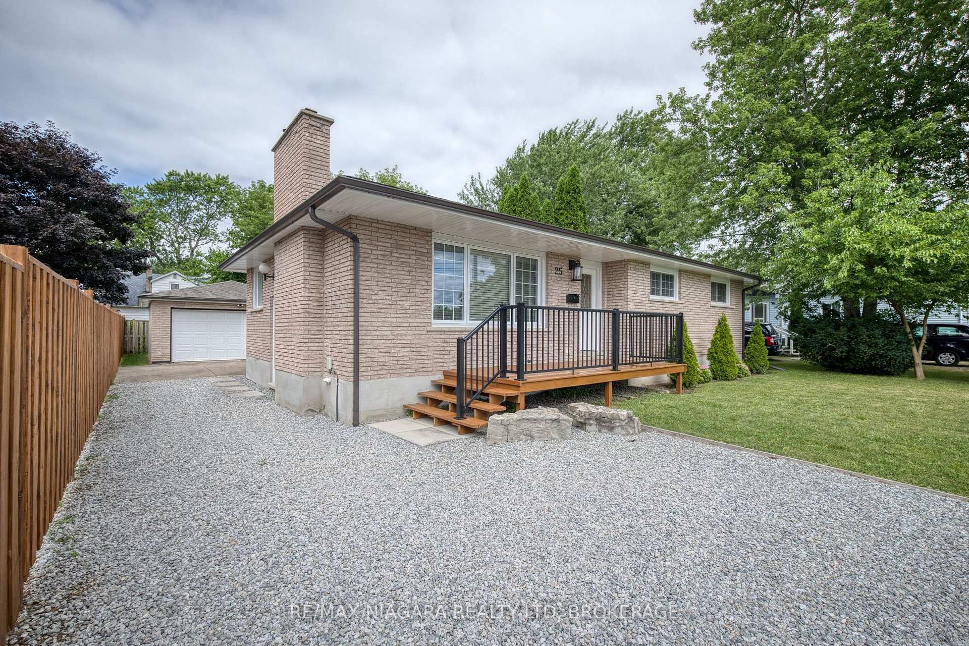 Photo 2 of 25 Rice Road, Welland, N. Welland — HOMEH