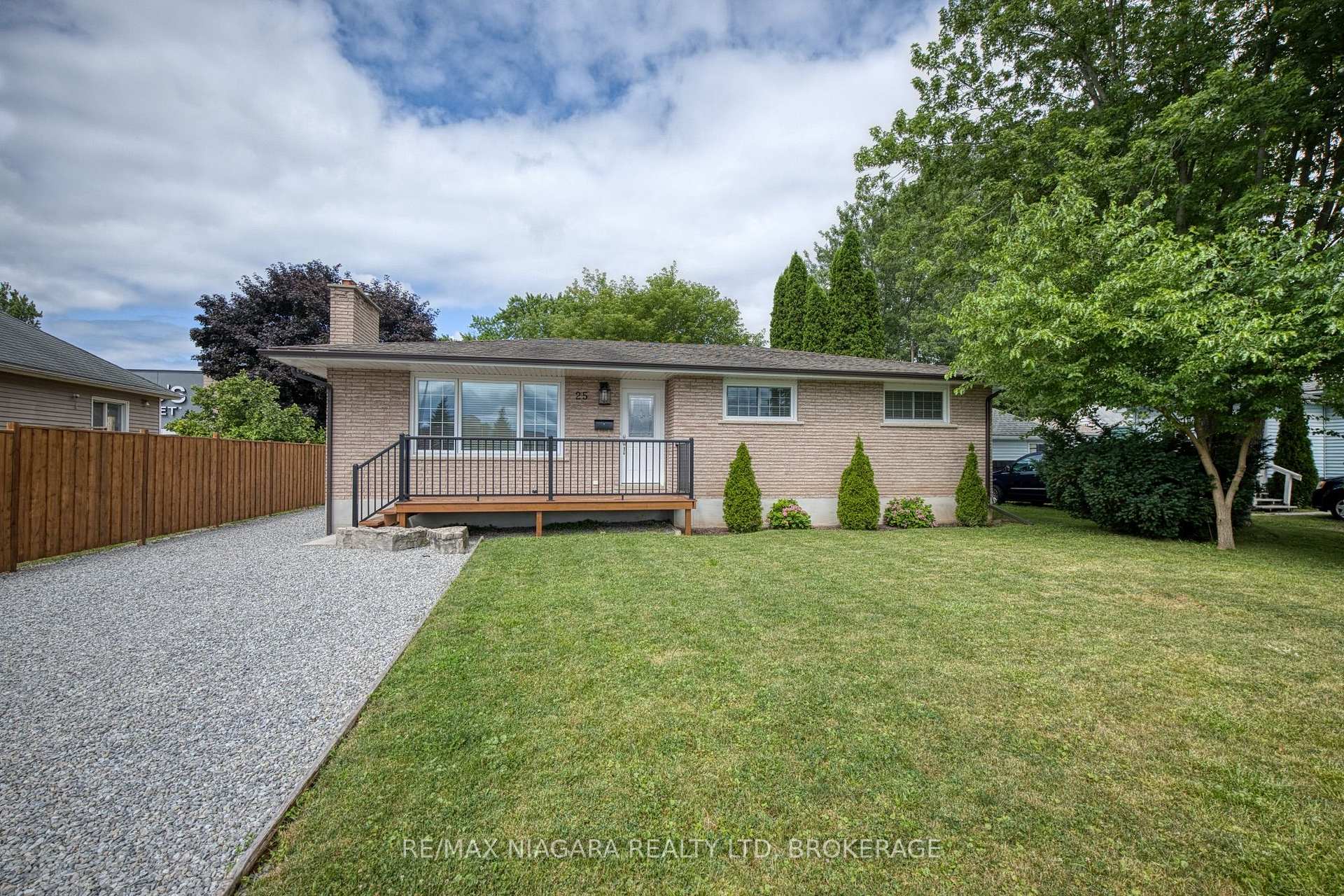 Photo 3 of 25 Rice Road, Welland, N. Welland — HOMEH