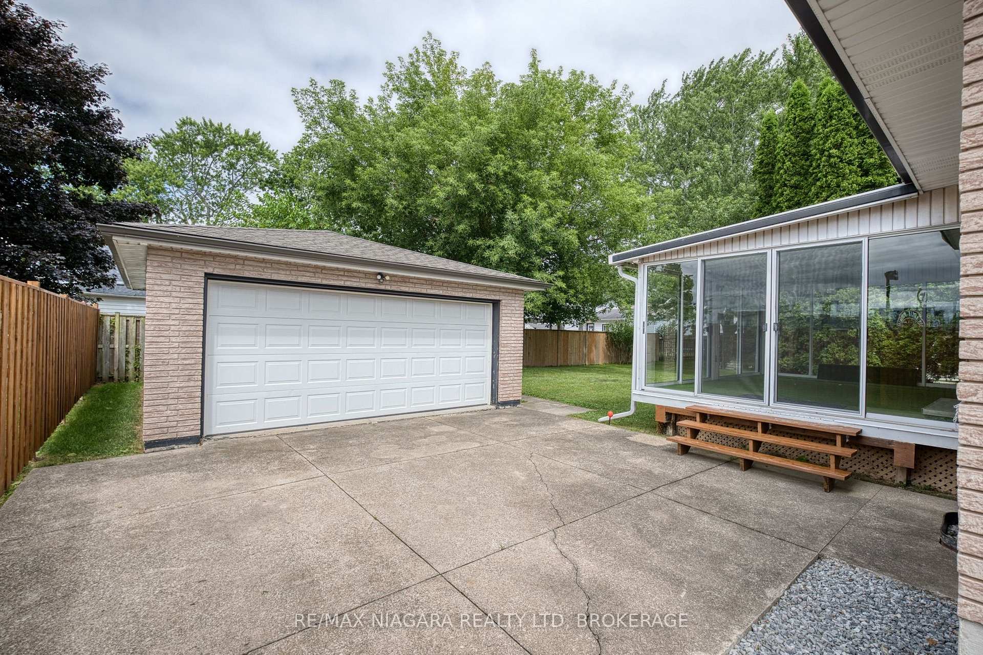 Photo 33 of 25 Rice Road, Welland, N. Welland — HOMEH