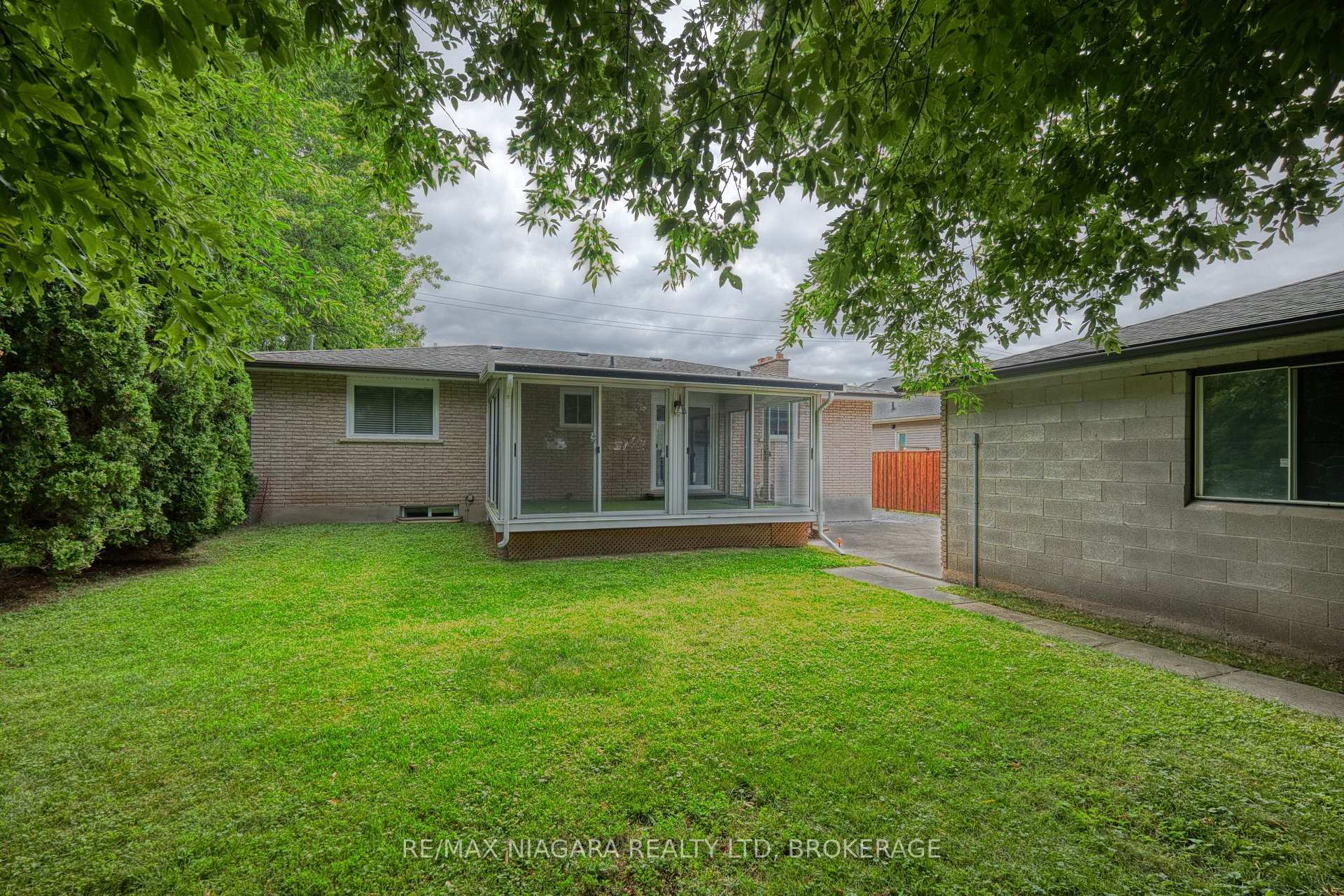 Photo 35 of 25 Rice Road, Welland, N. Welland — HOMEH